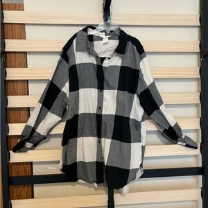 H&M Black and White Plaid Button-Up Shirt